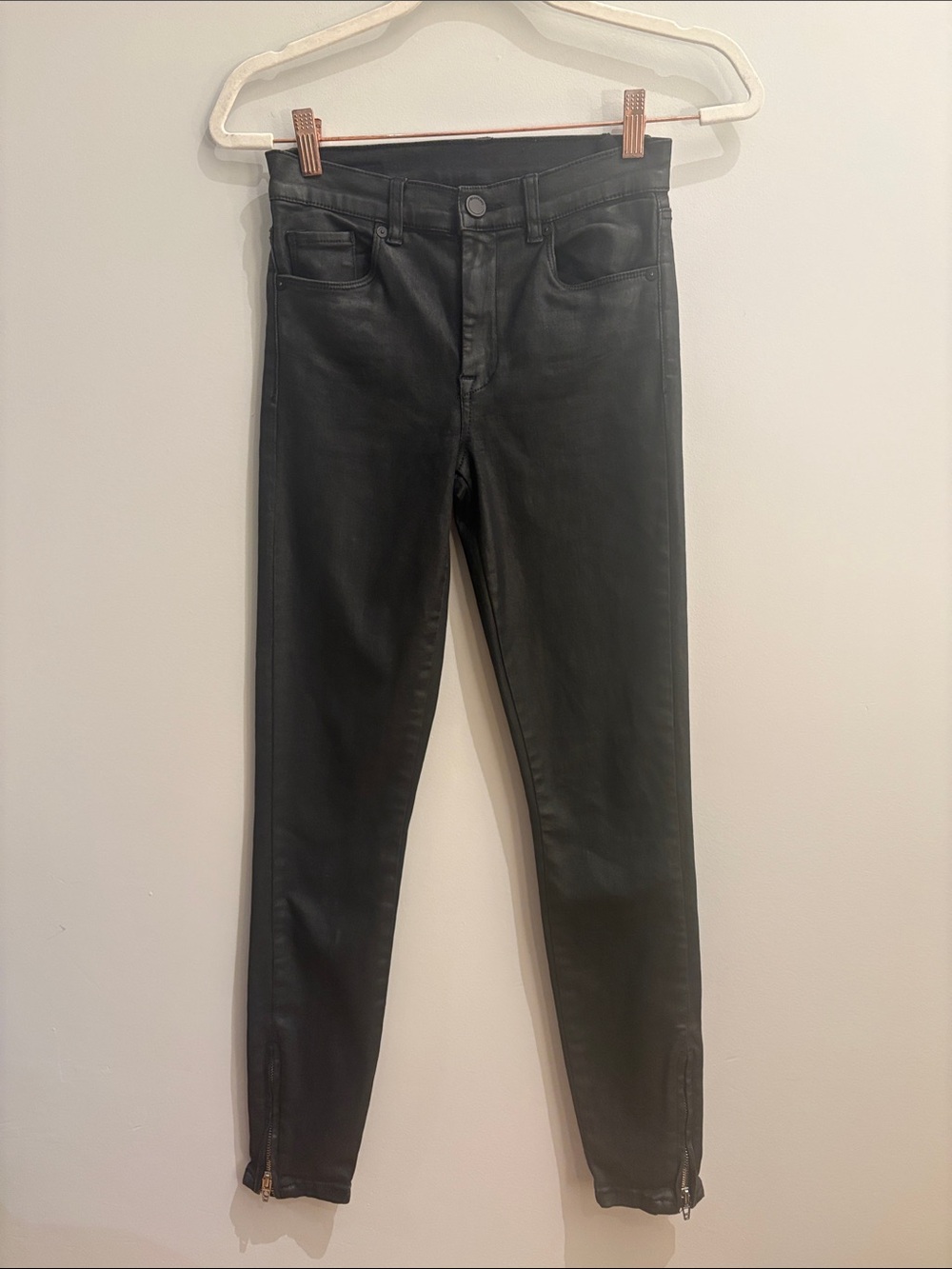 [BLANKNYC] Black Coated Skinny Pants with Ankle Zippers